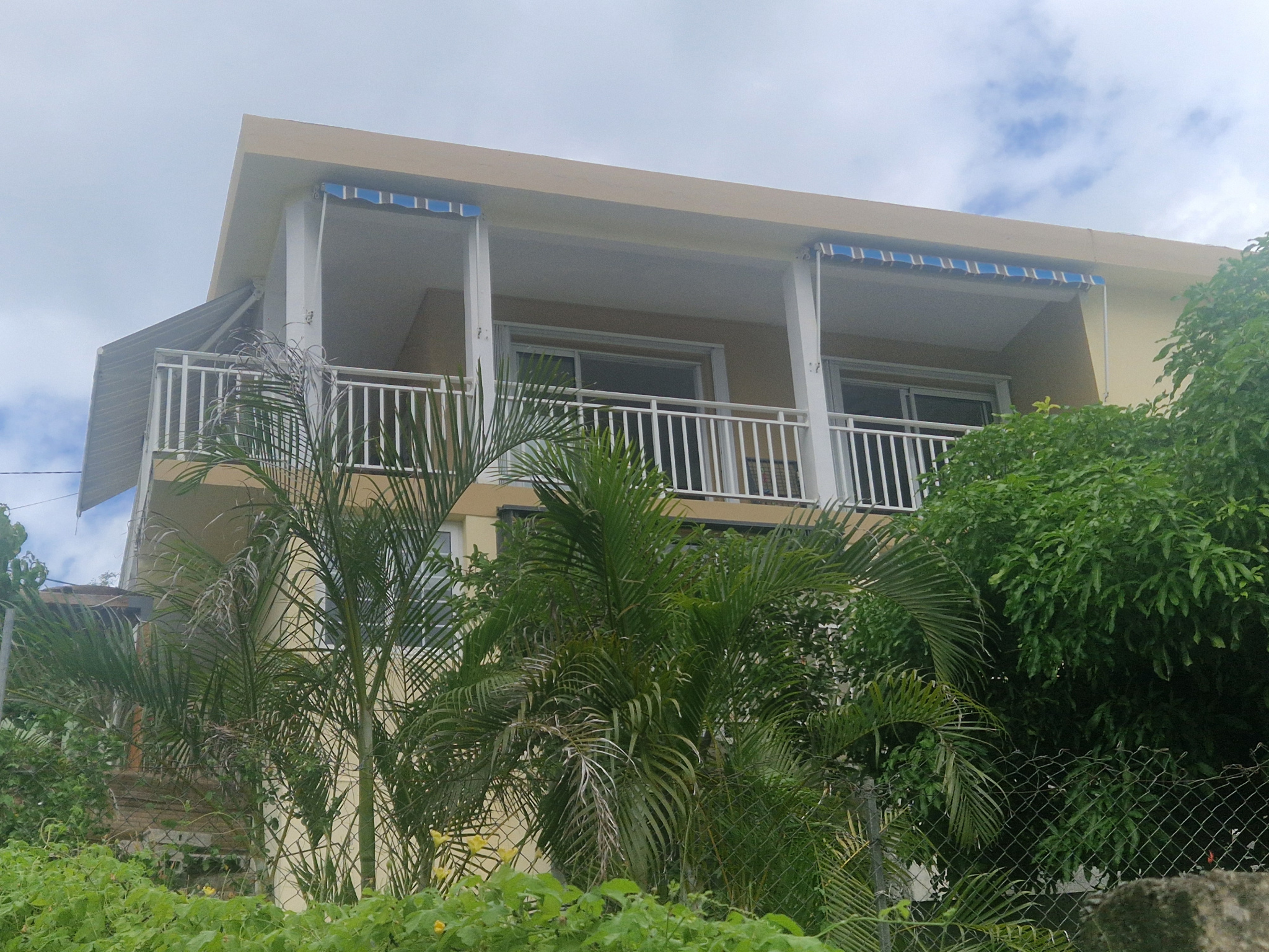 LE CARBET : 7' de la plage à pied, Vue mer : Villa F3 + Stud